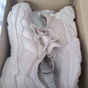 Kids adidas sneakers size 6.5,